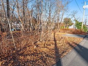 229 Sterling St, Clinton MA 01510