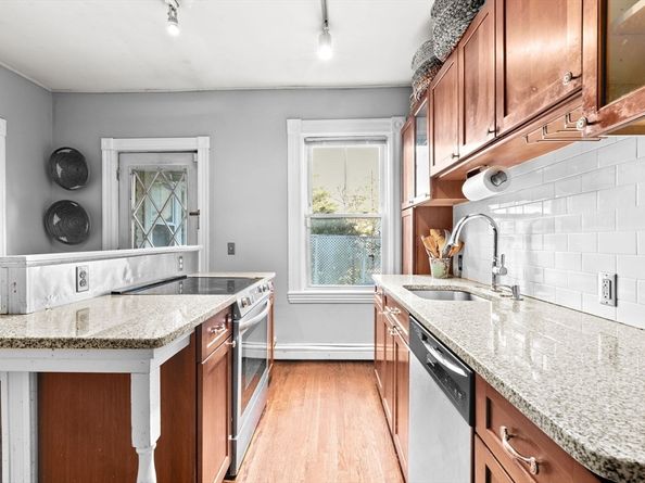 14-16 Cottage Pl 14, Newton MA 02465