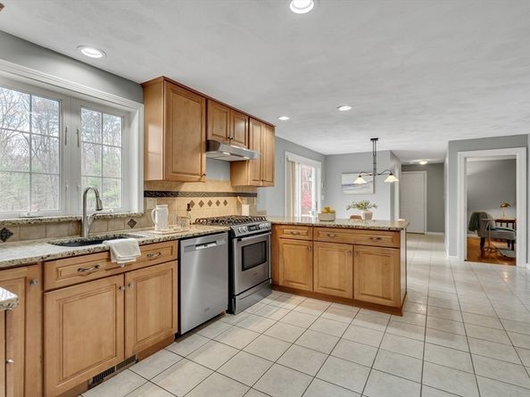 9 Kayla Dr, Westford MA 01886