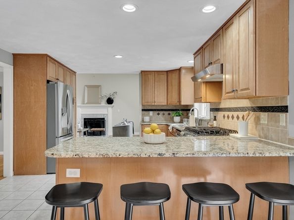 9 Kayla Dr, Westford MA 01886