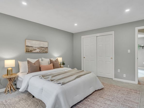 9 Kayla Dr, Westford MA 01886