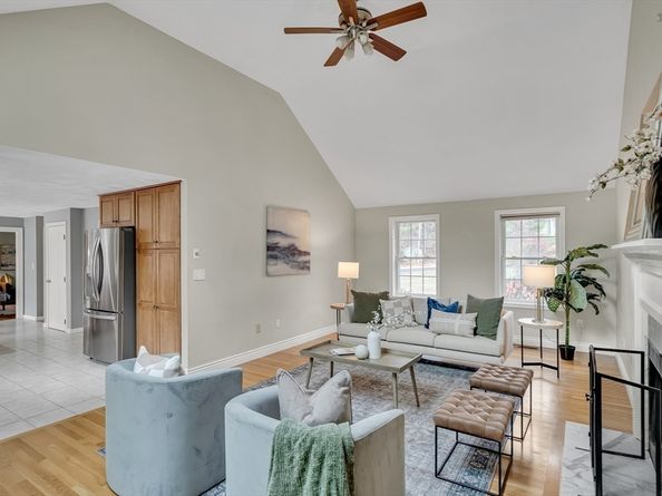 9 Kayla Dr, Westford MA 01886