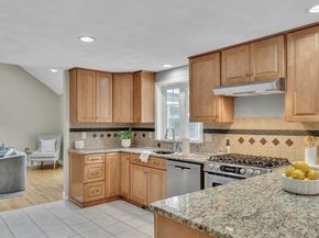 9 Kayla Dr, Westford MA 01886