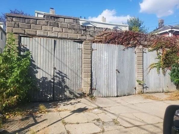 8 Weldon St, Boston MA 02121