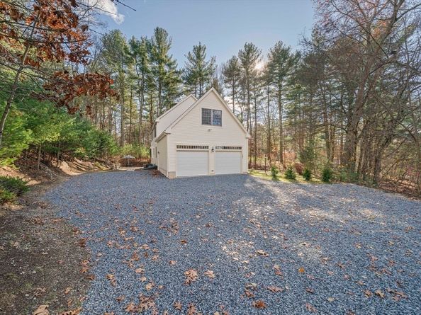 107 Henry St, Uxbridge MA 01569