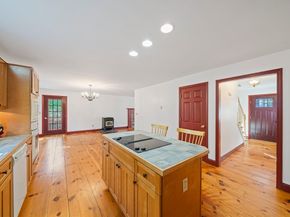 107 Henry St, Uxbridge MA 01569