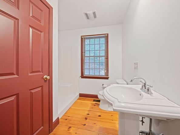 107 Henry St, Uxbridge MA 01569