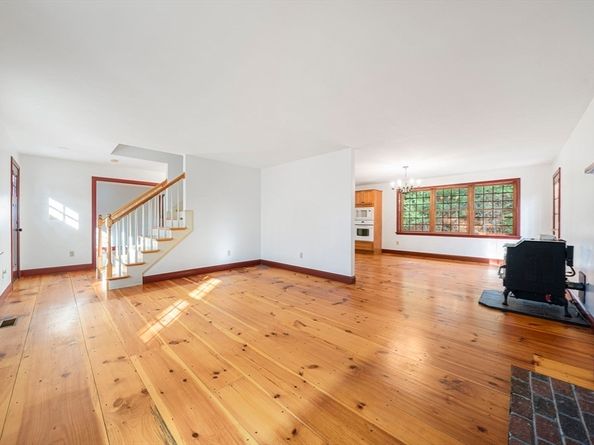 107 Henry St, Uxbridge MA 01569