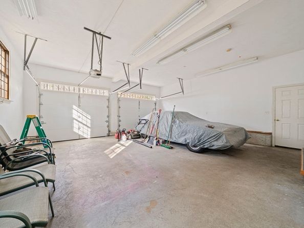 107 Henry St, Uxbridge MA 01569