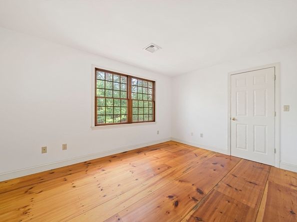 107 Henry St, Uxbridge MA 01569