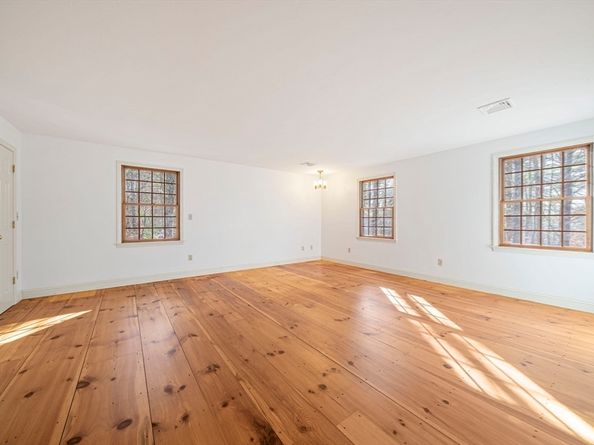 107 Henry St, Uxbridge MA 01569