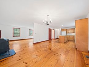 107 Henry St, Uxbridge MA 01569