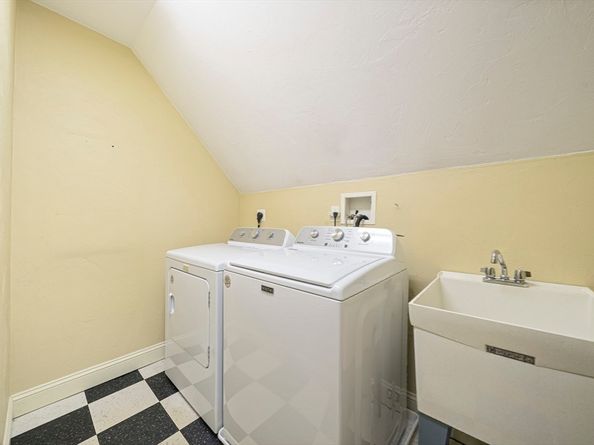 107 Henry St, Uxbridge MA 01569