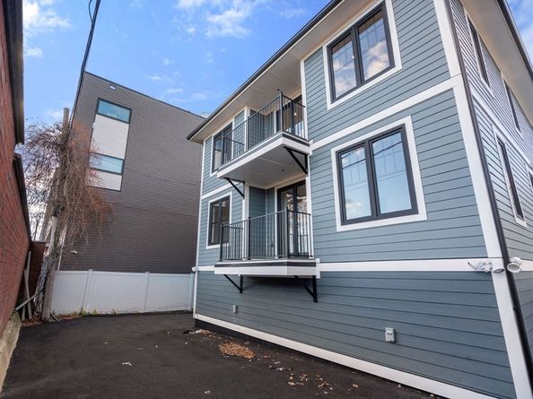 9 Sydney 202, Boston MA 02125