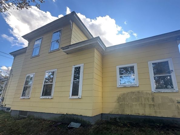 518 North St, Fitchburg MA 01420