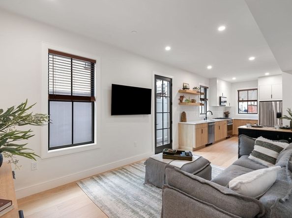 224 W 9th 1, Boston MA 02127