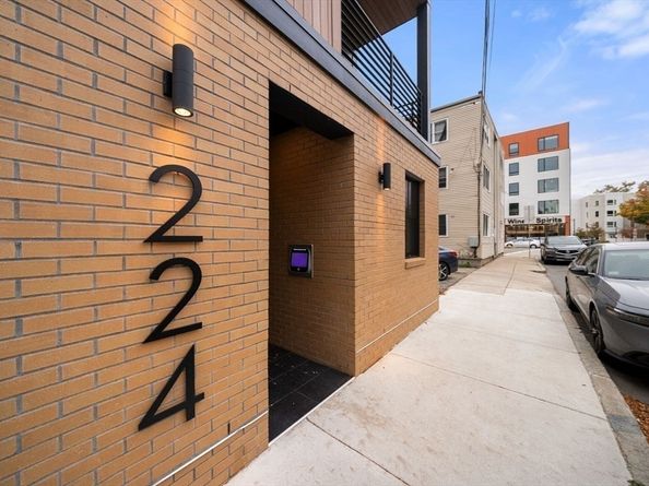 224 W 9th 1, Boston MA 02127