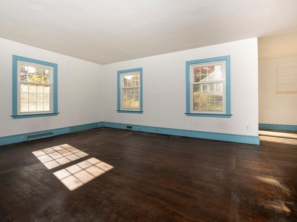 47 Fairhaven Rd, Mattapoisett MA 02739