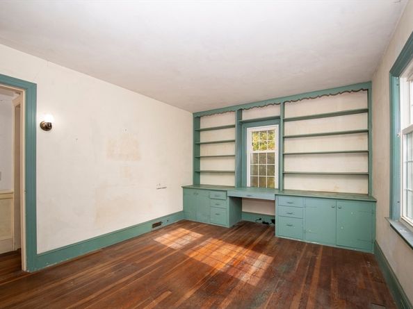 47 Fairhaven Rd, Mattapoisett MA 02739