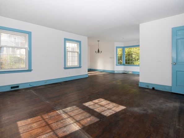 47 Fairhaven Rd, Mattapoisett MA 02739