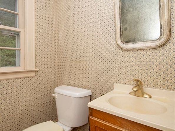 47 Fairhaven Rd, Mattapoisett MA 02739