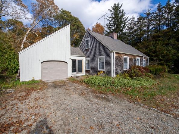 47 Fairhaven Rd, Mattapoisett MA 02739