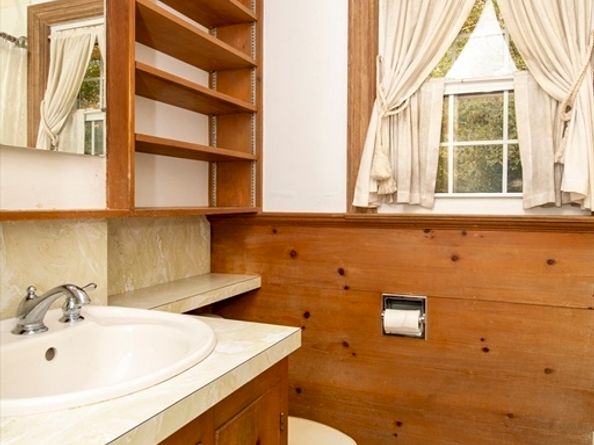 47 Fairhaven Rd, Mattapoisett MA 02739