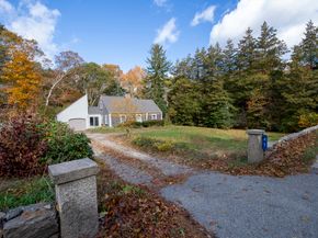 47 Fairhaven Rd, Mattapoisett MA 02739