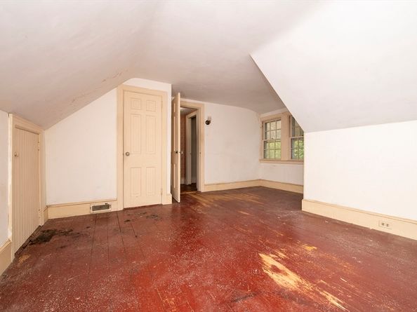 47 Fairhaven Rd, Mattapoisett MA 02739