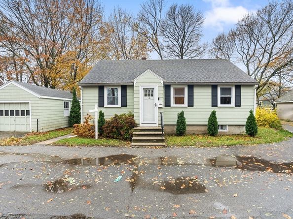 19 Cedar St, Beverly MA 01915