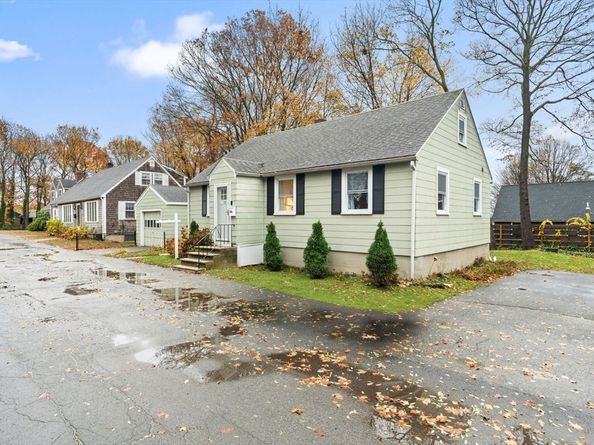 19 Cedar St, Beverly MA 01915