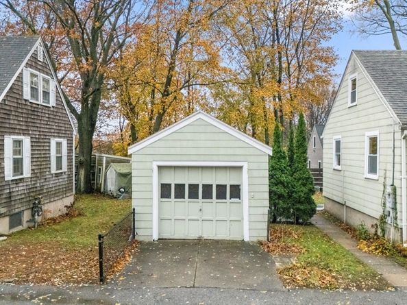 19 Cedar St, Beverly MA 01915