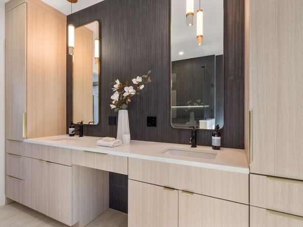 180 Hunnewell 180, Newton MA 02458