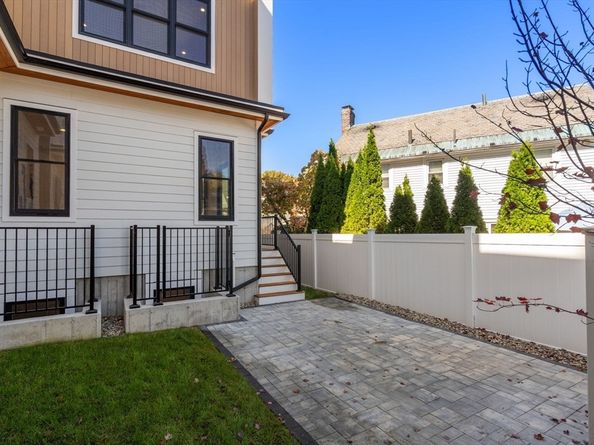 180 Hunnewell 180, Newton MA 02458