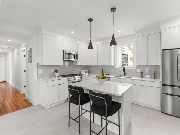 334 Centre St 2A, Boston MA 02122