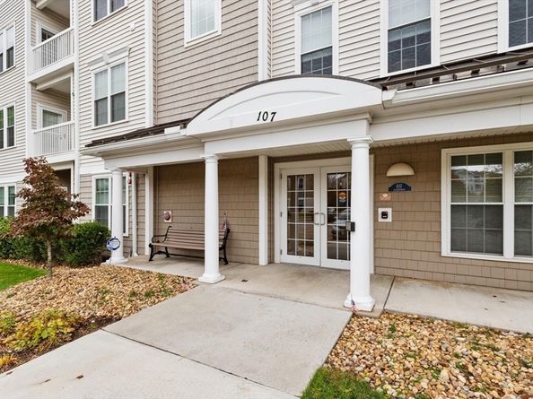 107 Clocktower Dr 3302, Waltham MA 02452
