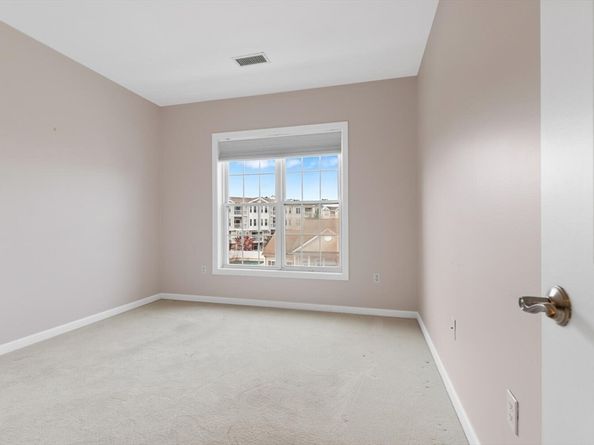 107 Clocktower Dr 3302, Waltham MA 02452