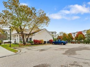 107 Clocktower Dr 3302, Waltham MA 02452