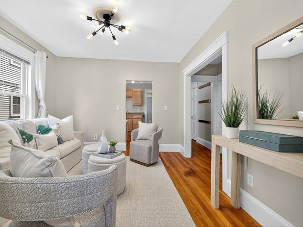 187 Florence St 2L, Boston MA 02131