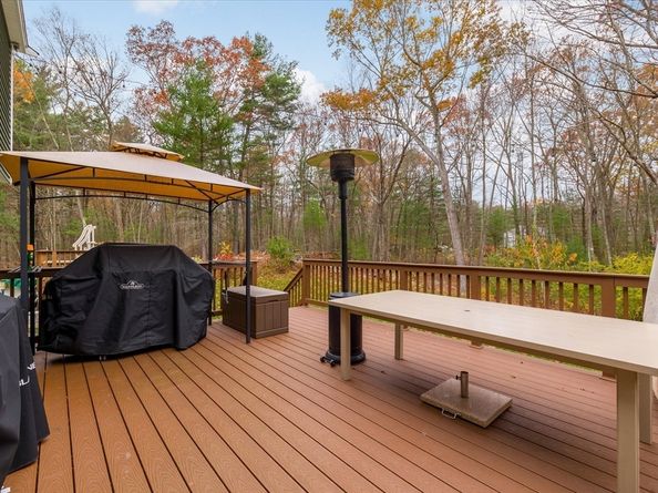 53 Asylum St, Mendon MA 01756