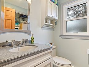 53 Asylum St, Mendon MA 01756