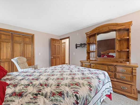 53 Asylum St, Mendon MA 01756