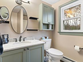 53 Asylum St, Mendon MA 01756