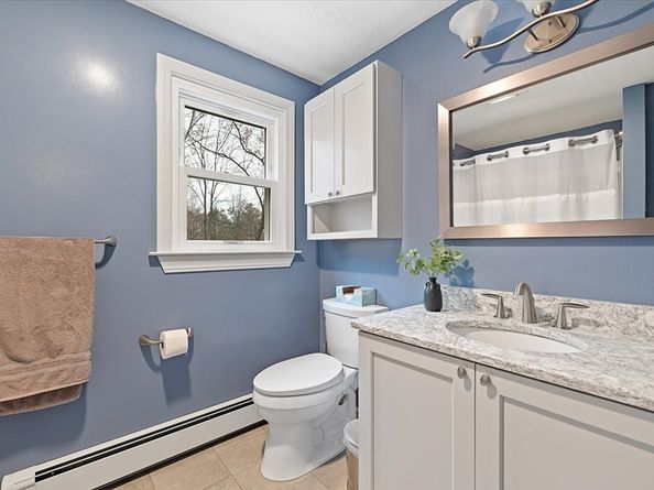 53 Asylum St, Mendon MA 01756