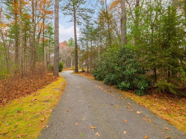 53 Asylum St, Mendon MA 01756