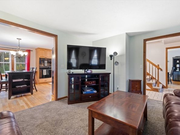 53 Asylum St, Mendon MA 01756