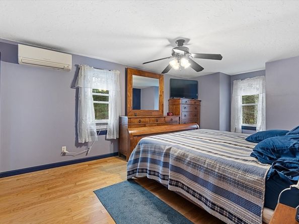 53 Asylum St, Mendon MA 01756