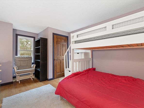 53 Asylum St, Mendon MA 01756