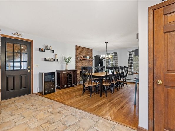 53 Asylum St, Mendon MA 01756