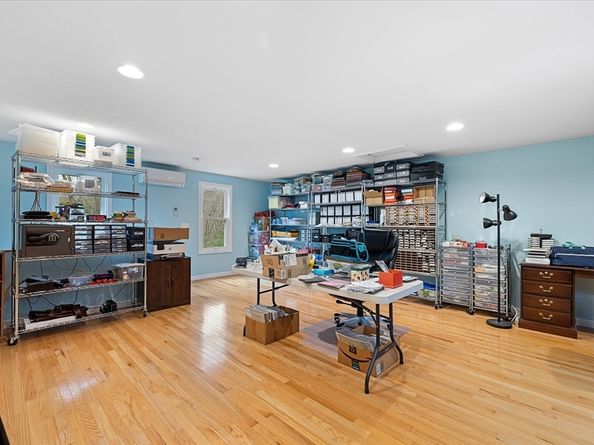 53 Asylum St, Mendon MA 01756